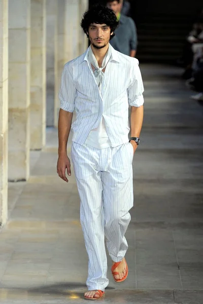 Look 8